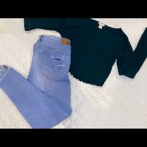 Distressed blue skinny jeans